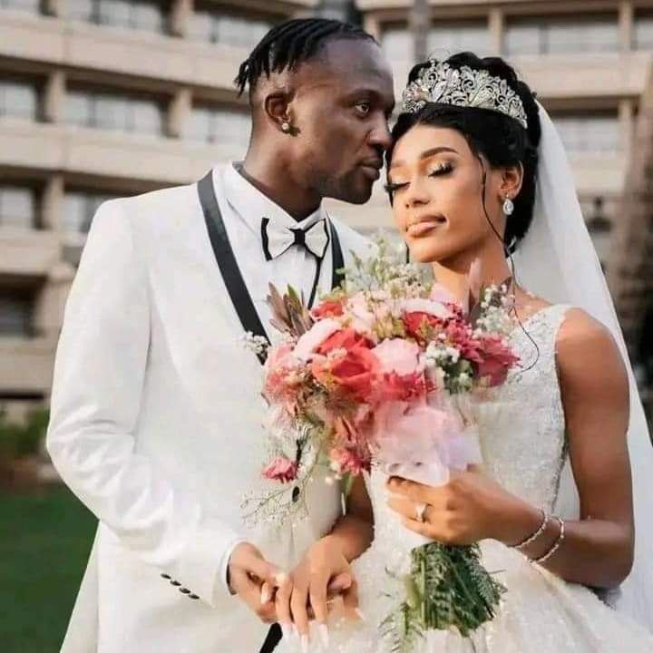 新婚娇妻的裸体婚纱照h